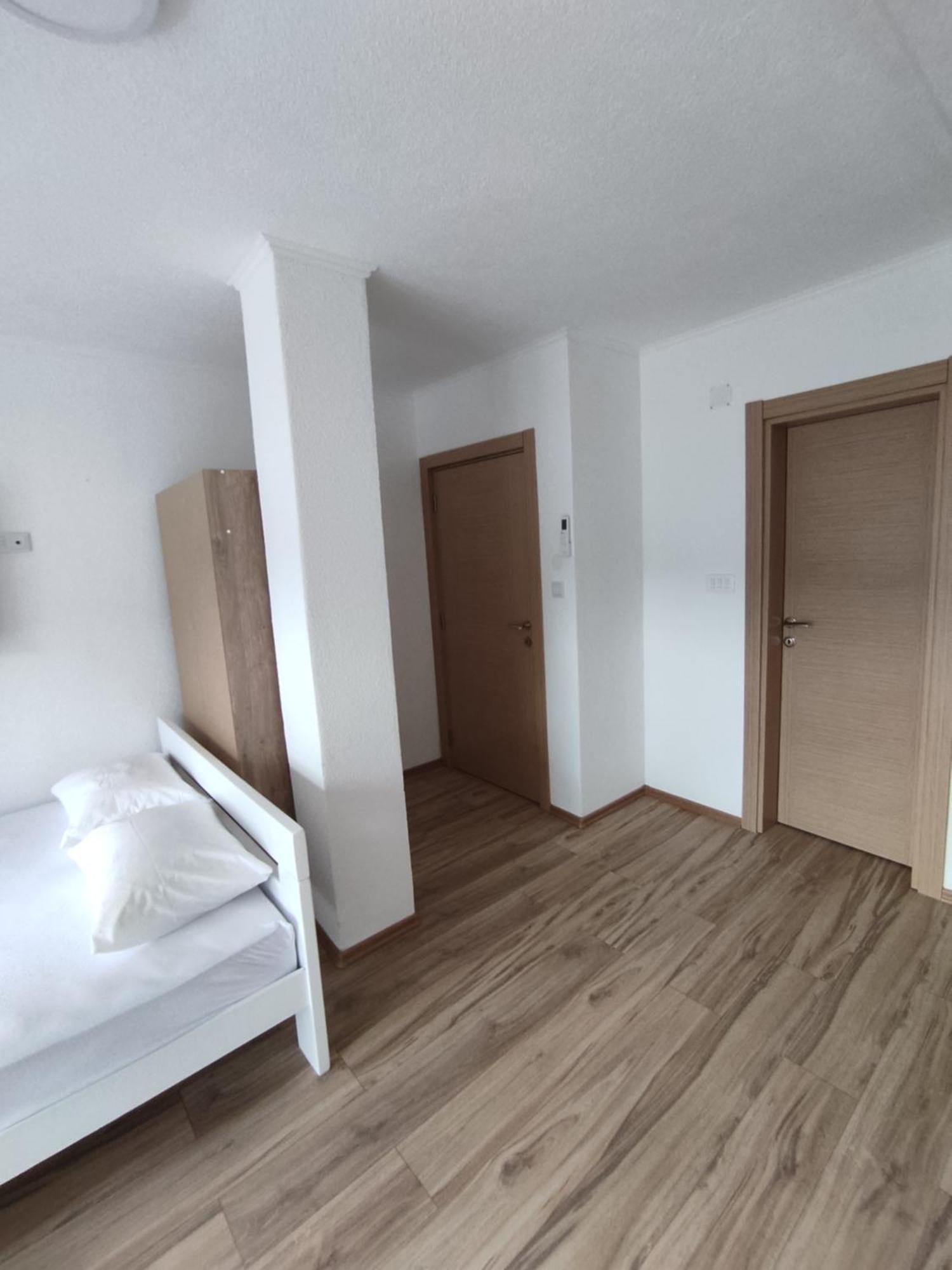 View Of The City - Studio Apartment Mostar Esterno foto